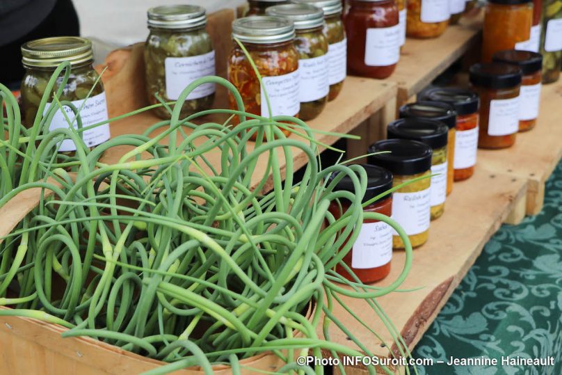 haricots et conserves cornichons salsa Marche Fermier Huntingdon photo JH INFOSuroit