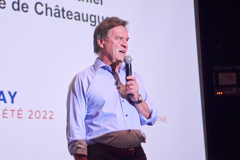 maire Chateauguay PPRouthier 24juil2019 pour Jeux du Qc 2022 photo via VC