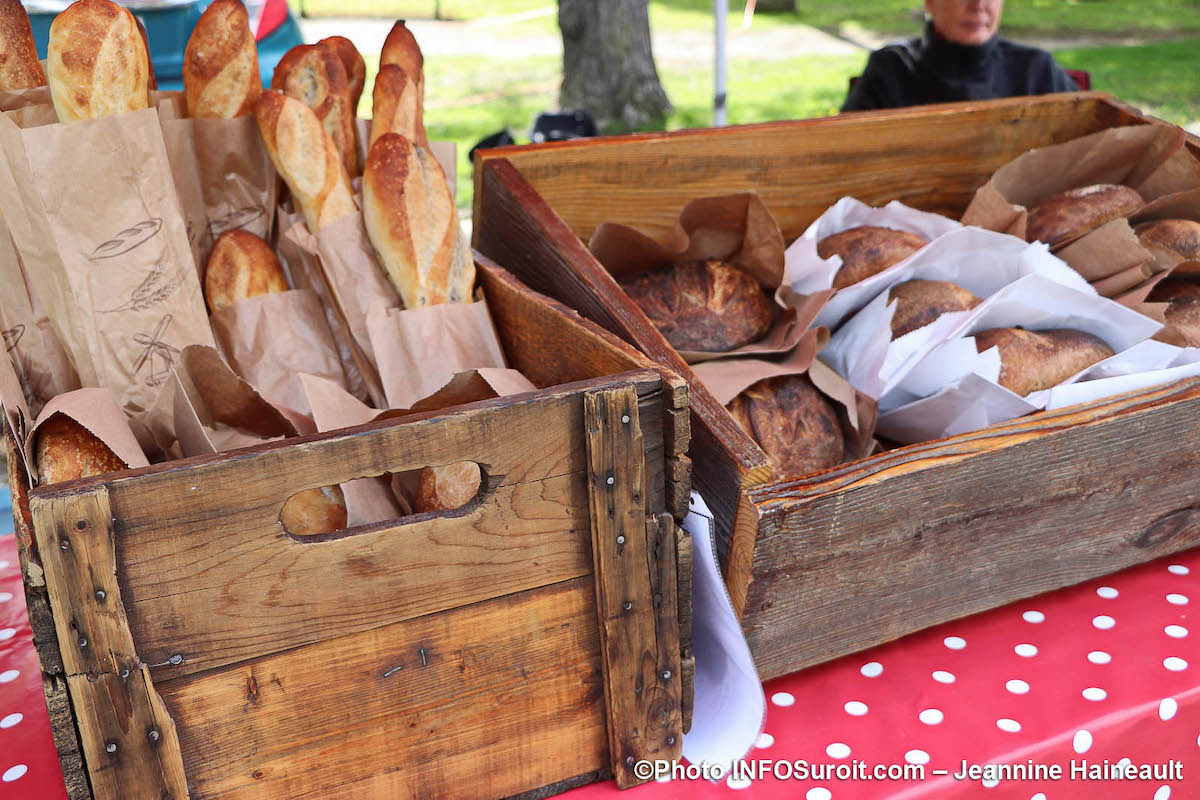 pains produits boulangeries Marche Fermier Huntingdon 2019 photo JH INFOSuroit