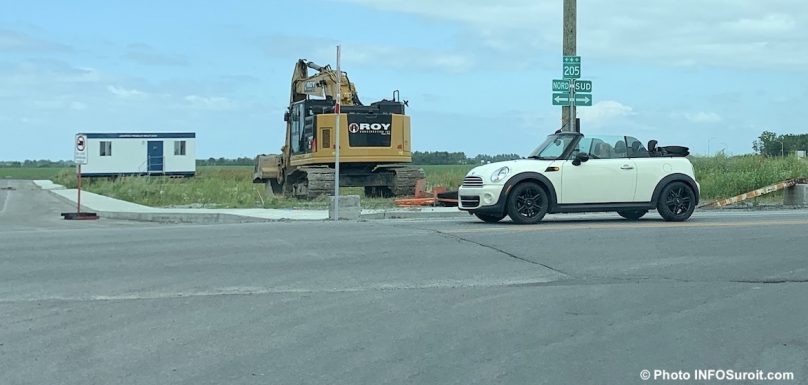 panneau route 205 coin Chemin de la Beauce et boul Cadieux a Beauharnois juil2019 excavatrice photo INFOSuroit