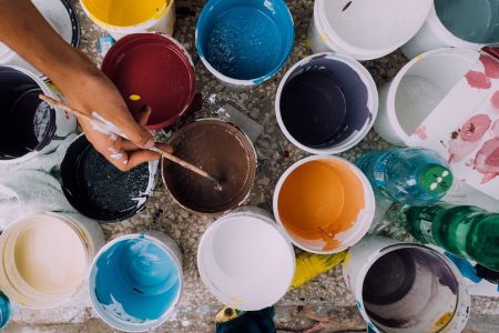 peintures artiste couleurs photo Free-Photos via Pixabay et INFOSuroit