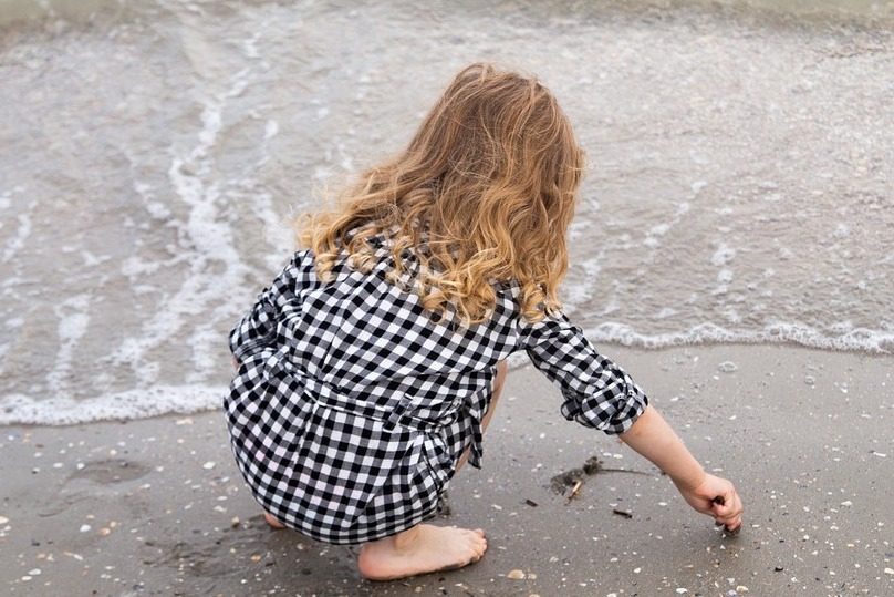 petite-fille-enfant-plage-photo-LauraLucia-via-Pixabay-et-INFOSuroit_com