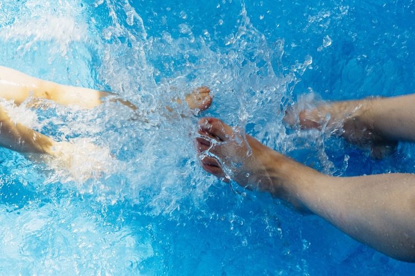 piscine eau rafraichissante ete chaleur photo MarkusSpiske via Pixabay et INFOSuroit