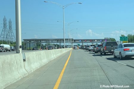 poste peage autoroute 30 automobiles en attente juil2019 photo INFOSuroit