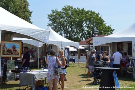 visiteurs Festival des Arts Valleyfield 2018 parc Delpha-Sauve kiosques artistes photo JH INFOSuroit