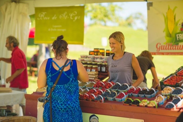 Ecomarche_de_l_ile St-Bernard Chateauguay exposant fruits et legumes photo via HeritageStBernard