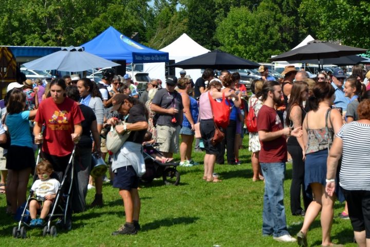 Festival de la Soupe de Vaudreuil-Soulanges en 2016 visiteurs foule photo via ND-de-l-Ile-Perrot