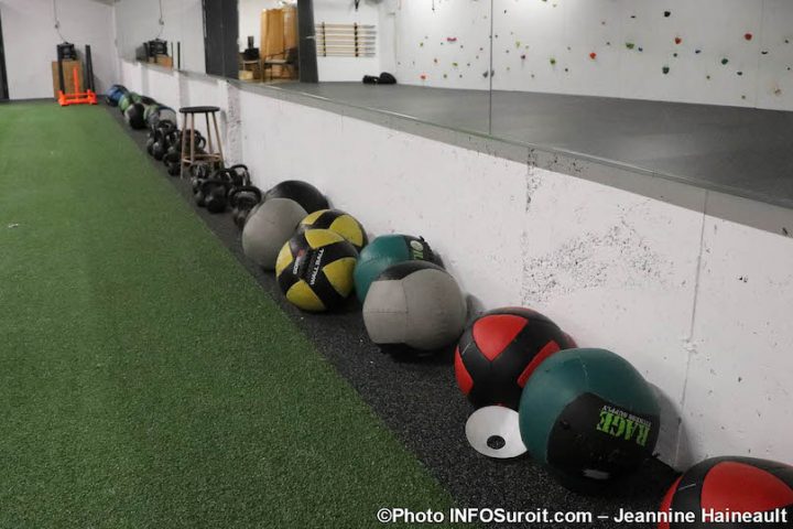 ballons pour entrainement Cite des Arts et des Sports photo JH INFOSuroit