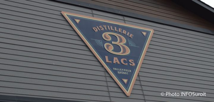 distillerie-3-lacs-enseigne-photo-infosuroit