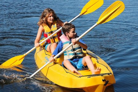 kayak double riviere enfants photo 931885 via Pixabay et INFOSuroit