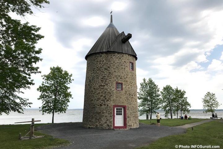 moulin parc historique de la Pointe-du-moulin a Notre-Dame-de-l-Ile-Perrot lac St-louis photo INFOSuroit