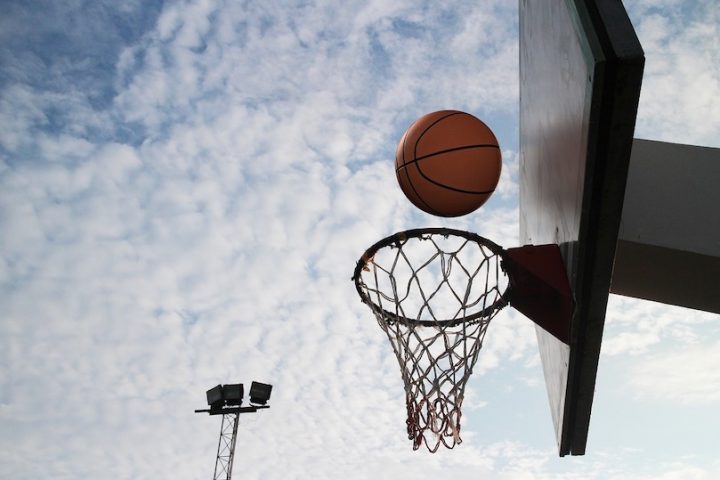 panier basketball ballon sport plein air parc photo Kengzz via Pixabay et INFOSuroit