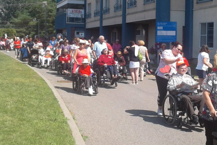 participants Marche a 2 coeurs Centre hebergement Chateauguay 2019 photo via CISSSMO