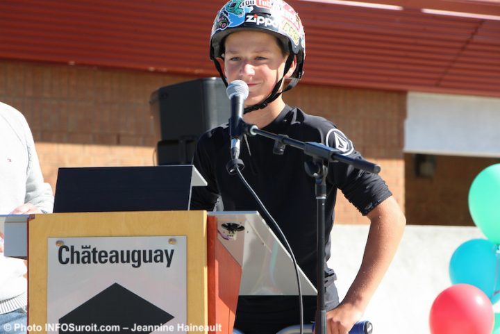 Alexy un des jeunes utilisateurs du skatepark Chateauguay a pris la parole a inauguration photo JH INFOSuroit