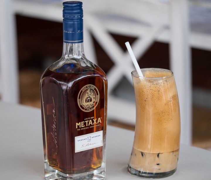 Metaxa frappe a base de cafe Souvlaki Bar resto a Vaudreuil photo via ExploreVS