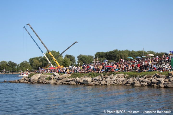 assistance-Regates-de-Beauharnois-et-grues-puits-de-ravitaillement-photo-JH-INFOSuroit