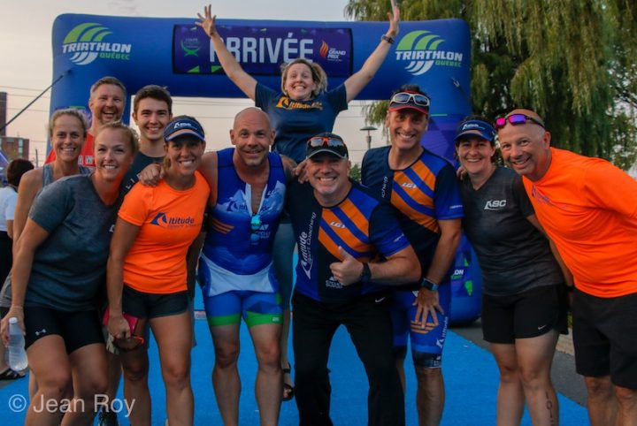 defi-12-heures-de-triathlon-quebec porte-parole humoriste Maxim_martin et participants photo courtoisie