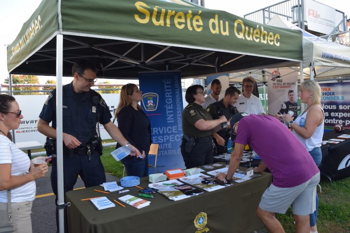 kiosque SQ et MRC Beauharnois-Salaberry avant match football sept2019 photo MRC