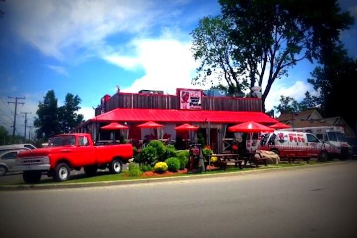 resto Vaudreuil-Soulanges Smoke Meat Pete a Ile-Perrot photo via ExploreVS