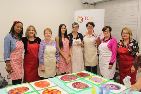 SoniaHaberstich avec participants atelier Rassemblement des aines de Vaudreuil-Soulanges photo via VD