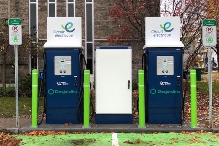 bornes a recharge rapide de Circuit electrique photo Caisse desjardins Valleyfield oct2019