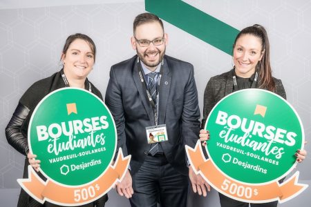 concours bourses etudiantes 2019 caisse Desjardins Vaudreuil-Soulanges avec jeunes photo courtoisie