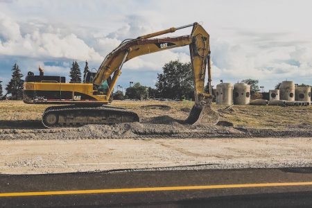 construction infrastructure excavatrice tuyau egout Photo Jamar_Penny via Unsplash et INFOSuroit