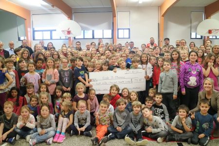 eleves et ambassadeurs ecole St-Etienne a Beauharnois Grande Marche oct2019 photo CSVT