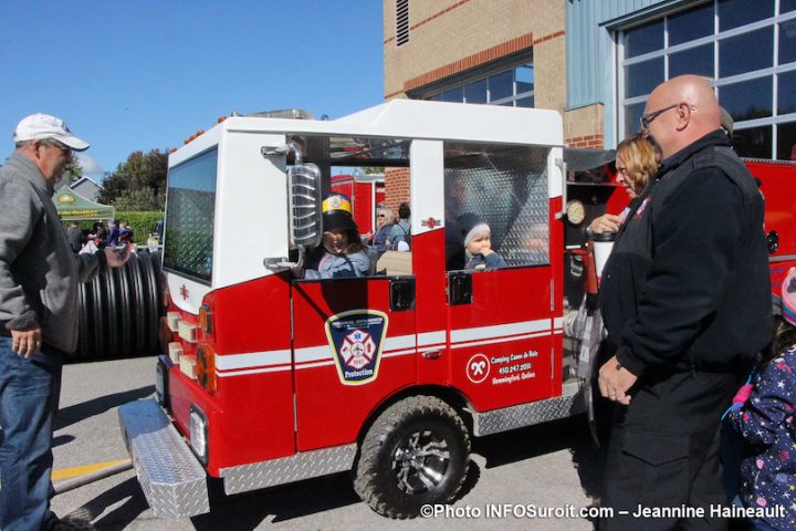 familles journee portes ouvertes caserne de pompiers Valleyfield oct2019 photo JHaineault INFOSuroit