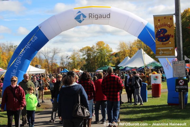 festival-des-couleurs-de-Rigaud-entree-parc-Chartier-de-Lotbiniere-photo-JH-INFOSuroit