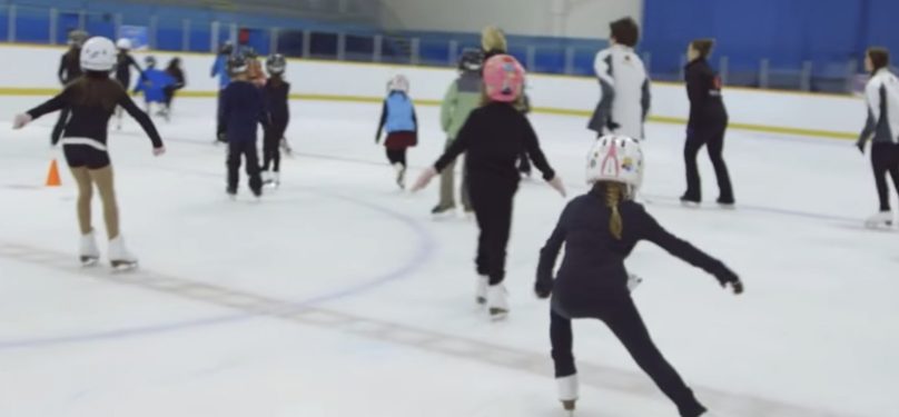 initiation au patinage programnme patinage Plus de patinage canada extrait video YouTube IJTD-4PGNF0
