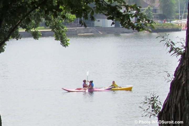 kayakistes centre nautique de Chateauguay lac Saint-Louis depuis ile St-Bernard photo INFOSuroit