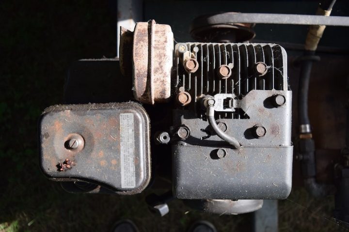 moteur tondeuse souffleuse bougie allumage reparation photo ODH3 via Pixabay et INFOSuroit
