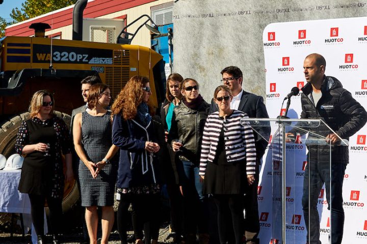 point de presse pelletee de terre clinique des batisseurs Valleyfield 8oct2019 Mathieu_Huot photo via HuotCo