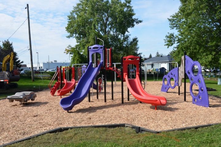 revitalisation des parcs de la Ville de Chateauguay nouveaux modules jeux parc Haendel photo Ville de Chateauguay