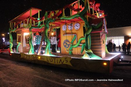 Chateauguay-defile-Noel-2018-char-allegorique-des-lutins-photo-JH-INFOSuroit