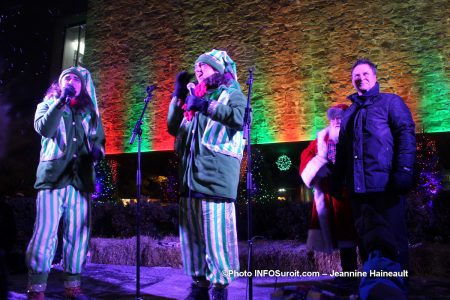 Chateauguay-histoire-Noel-2018-maire-et-lutins-photo-JH-INFOSuroit