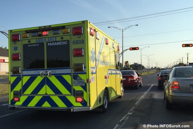 ambulance paramedic boulevard feux de circulation photo INFOSuroit