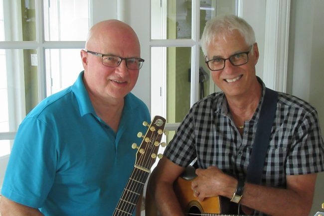 guitariste Pierre_Monfils avec auteur-compositeur-interprete Gilles_Pilon photo via VD