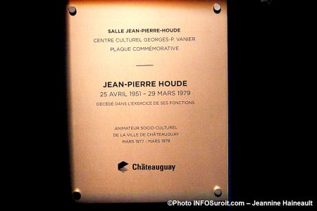 plaque commemorative Hommage Jean-Pierre_Houde nov2019 photo JH INFOSuroit