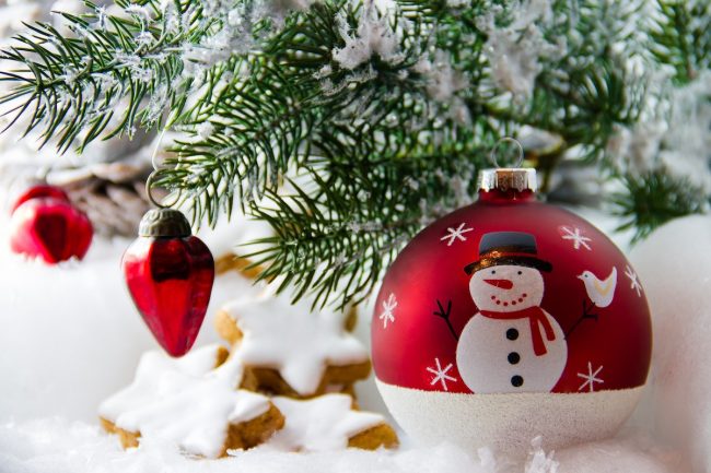 sapin Noel bonhomme de neige decorations fetes photo 5598375 via Pixabay et INFOSuroit