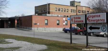 Entree urgence emergency Hopital Barrie_Memorial Ormstown printemps photo INFOSuroit