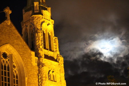 basilique cathedrale Sainte-Cecile eglise a Valleyfield soir pleine lune photo INFOSuroit