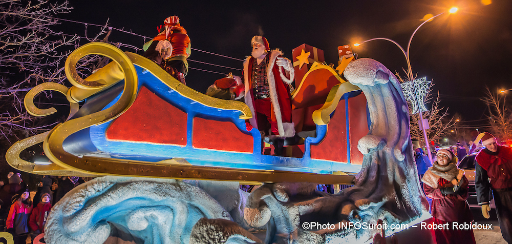 L étrange noël de Nantekotta - L'Etrange Noël de Nantekotta Defile-Noel-Chateauguay-2019-Pere-Noel-lutins-char-allegorique-photo-Robert_Robidoux-INFOSuroit