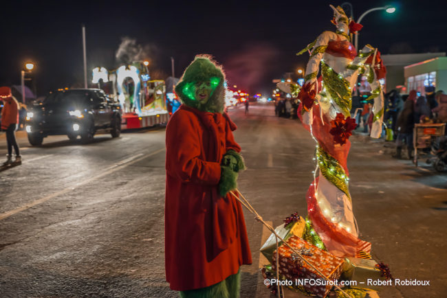 defile-de-Noel-2019-Chateauguay-Grincheux-photo-Robert_Robidoux-INFOSuroit