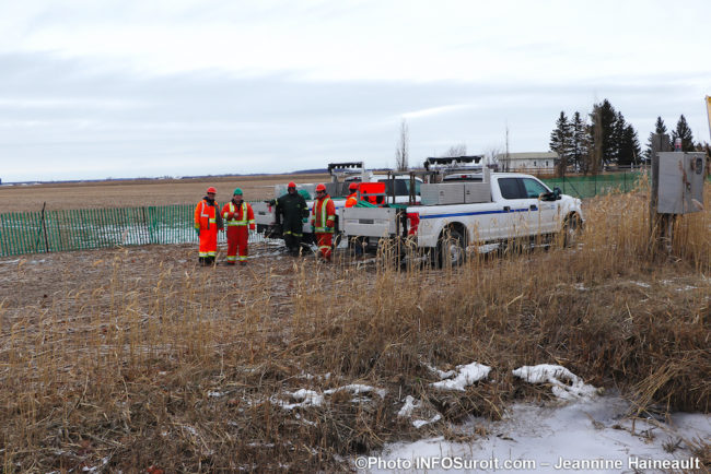 employes MTQ clotures a neige route 138 entre Mercier et Ste-Martine photo JH INFOSuroit