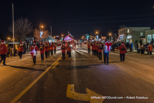 fanfare-defile-de-Noel-2019-a-Chateauguay-photo-Robert_Robidoux-INFOSuroit