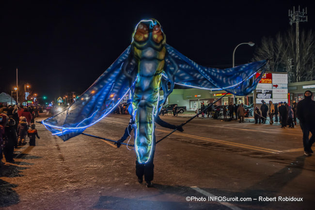 grand-defile-Noel-2019-Chateauguay-marionnette-geante-photo-R_Robidoux-INFOSuroit