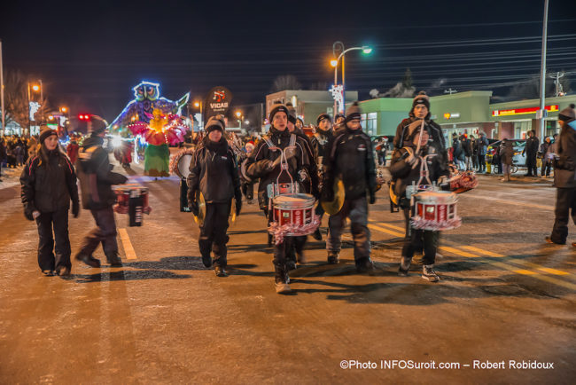 grand-defile-Noel-2019-Chateauguay-musiciens-fanfare-photo-Robert_Robidoux-INFOSuroit