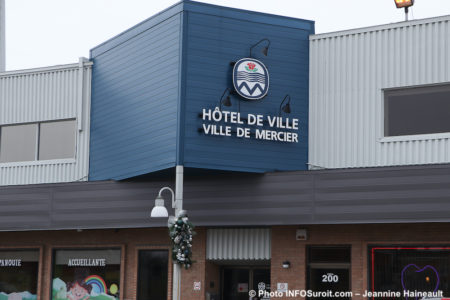 hotel de ville Mercier dec2019 photo Jeannine_Haineault INFOSuroit
